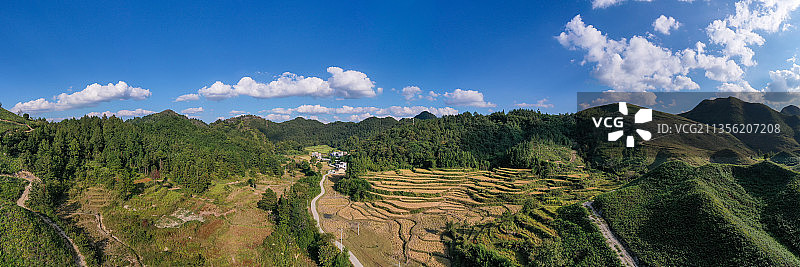 广西南丹深山里的梯田图片素材