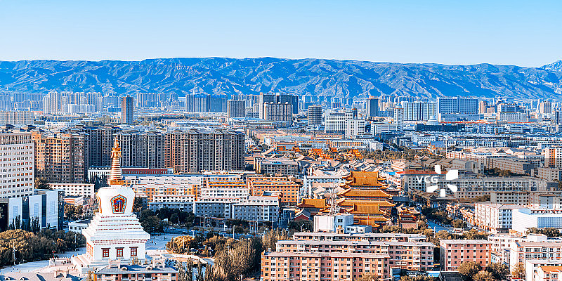 内蒙古呼和浩特市宝尔汗佛塔、观音寺、大召寺建筑远景图片素材