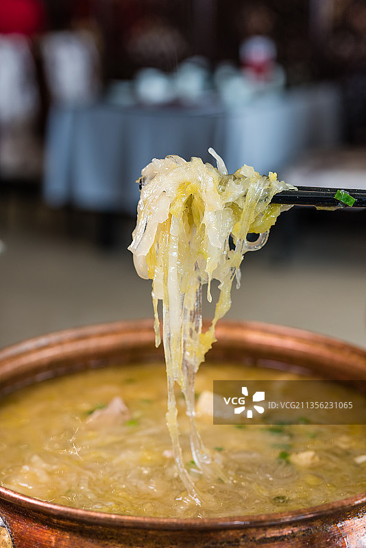 拆骨肉炖酸菜粉条特写图片素材