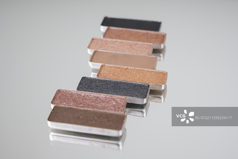 化妆粉盒。真正的化妆粉管容器。图片素材