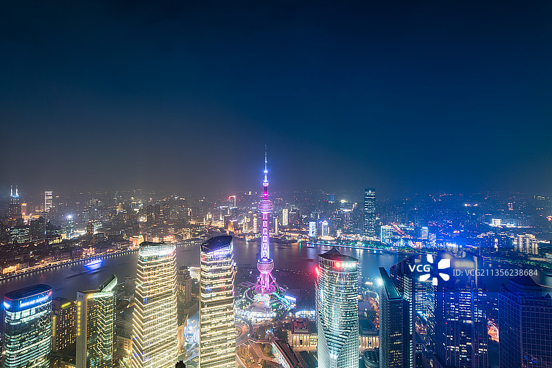 俯瞰航拍中国上海浦东陆家嘴CBD建筑群夜景图片素材