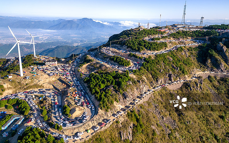 航拍浙江括苍山日出帐篷露营风光图片素材