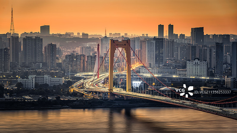 通往城市的桥图片素材