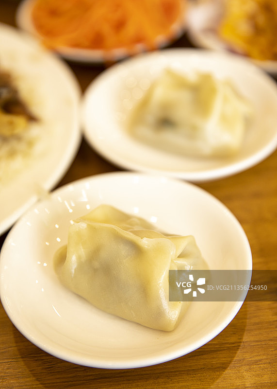 新疆特色美食薄皮包子图片素材