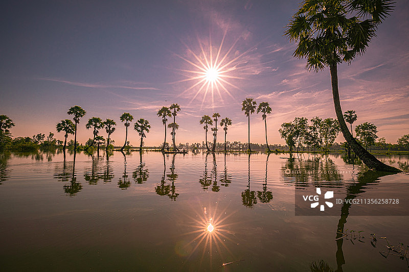 日落时分越南安江省湖泊风光图片素材