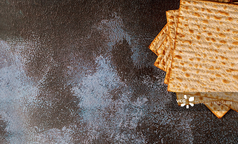 桌面上的饼干俯视图图片素材