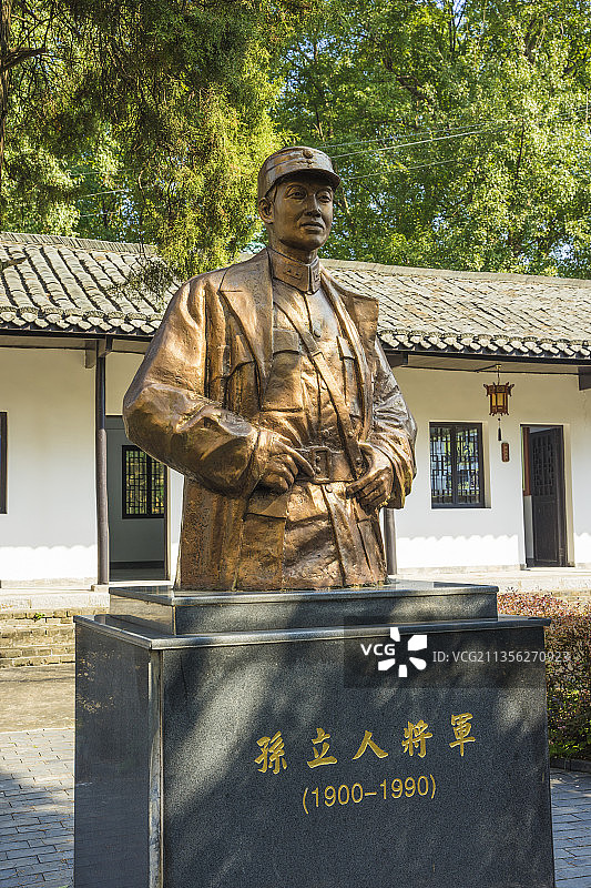 安徽省合肥市庐江县金牛镇孙立人将军雕像图片素材
