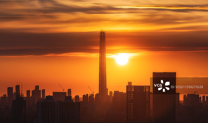 天津117大厦落日图片素材