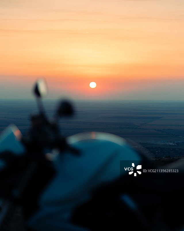 日落时分罗马的摩托车特写镜头图片素材