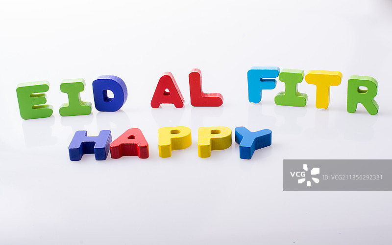 白色背景上色彩鲜艳的文字特写图片素材