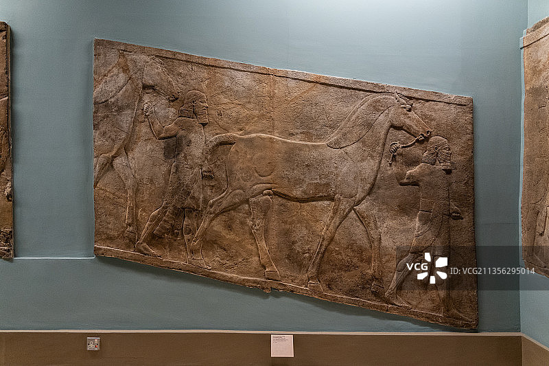 大英博物馆两河流域亚述巴尼拔猎狮浮雕图片素材