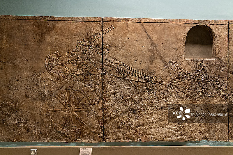 大英博物馆两河流域亚述巴尼拔猎狮浮雕图片素材