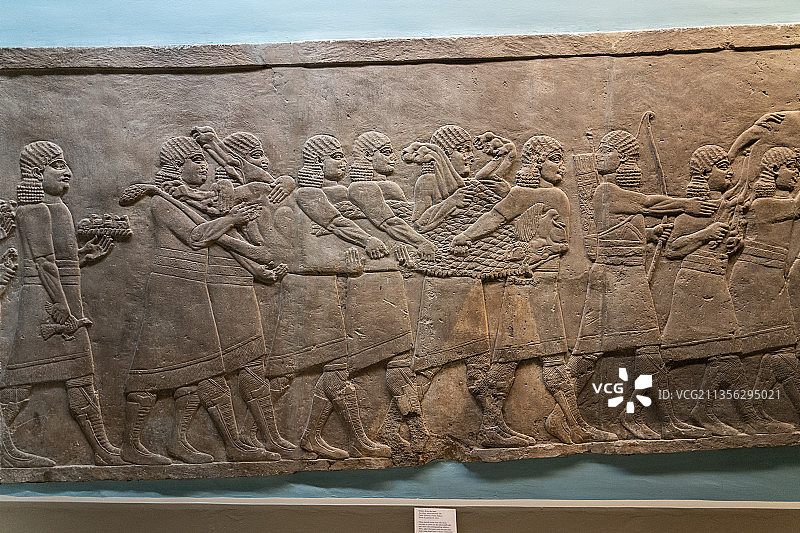 大英博物馆两河流域亚述巴尼拔猎狮浮雕图片素材