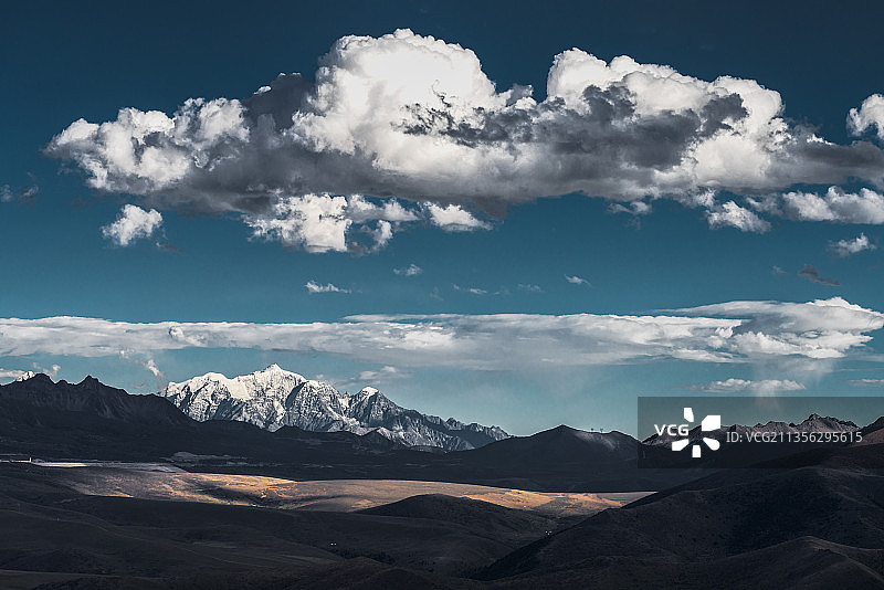 鱼子西-蜀山图片素材