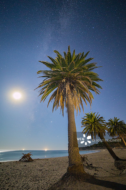 加利福尼亚州戈利塔的夜间海景图片素材