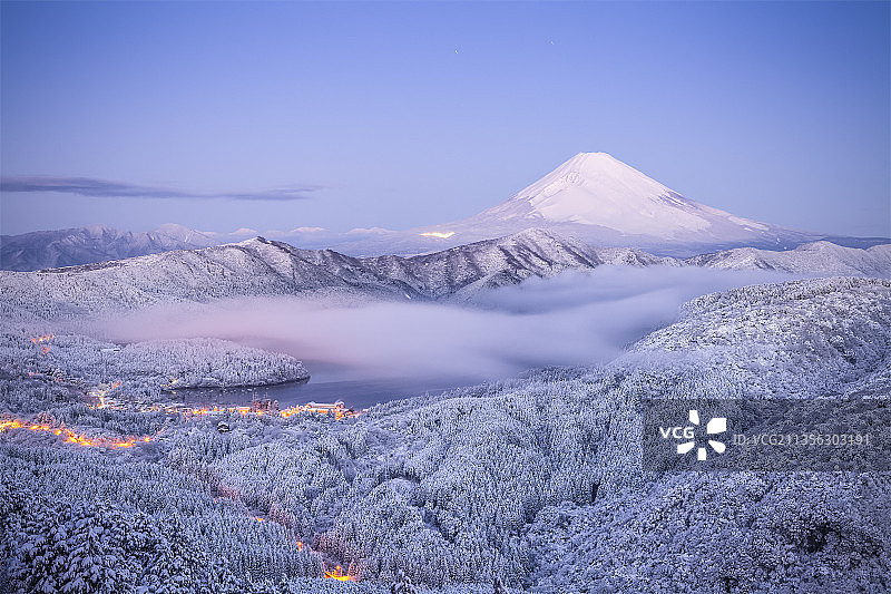 日本箱根雪山风光图片素材