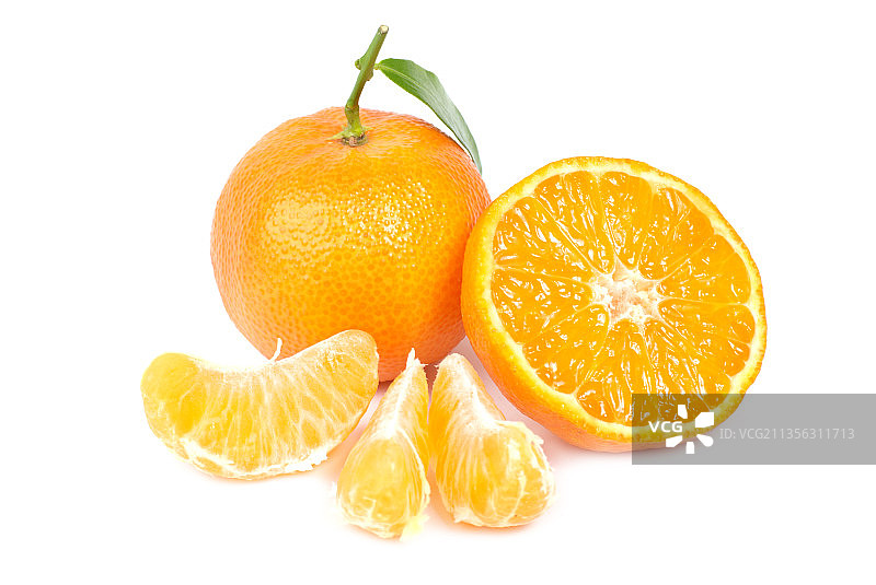 白色背景下的橙色水果特写图片素材