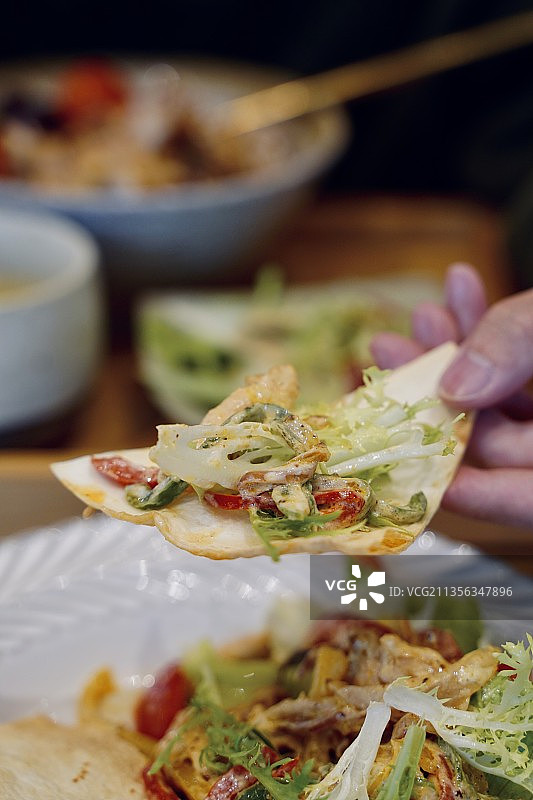 墨西哥鸡肉脆饼沙拉，沙拉图片素材