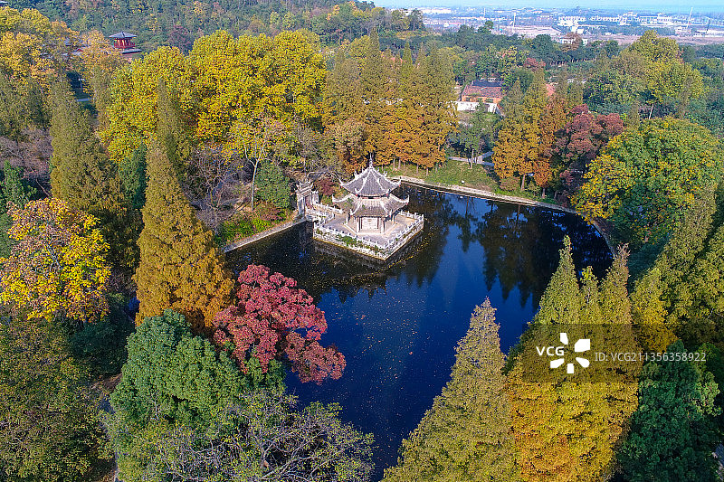 航拍秋天襄阳习家池园林风景区秋景风光图片素材
