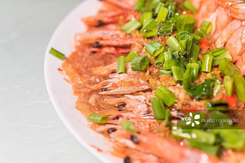 一盘蒜蓉开背虾特写图片素材