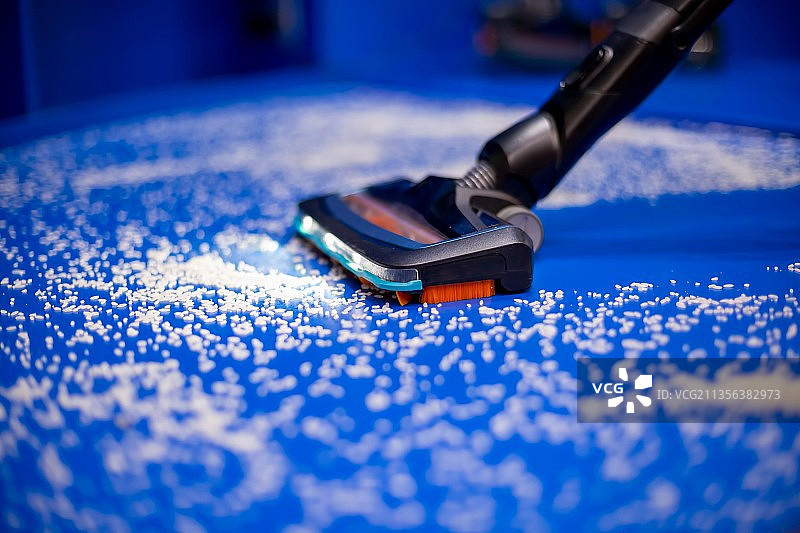 桌上的电脑芯片特写图片素材