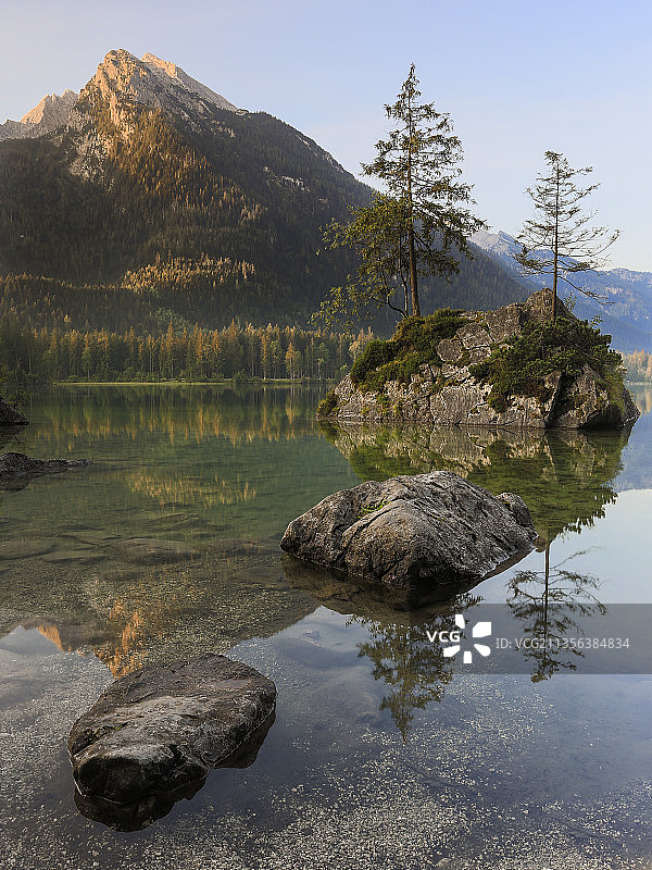 德国贝希特斯加登拉姆绍辛特湖岩石湖景图片素材