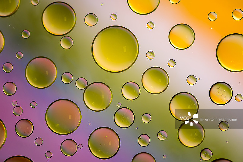 水中的油泡特写图片素材