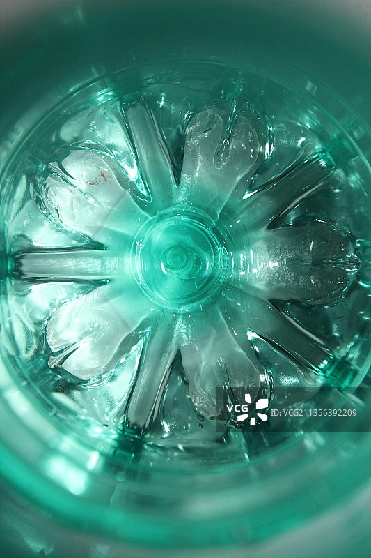 塑料饮用水特写图片素材