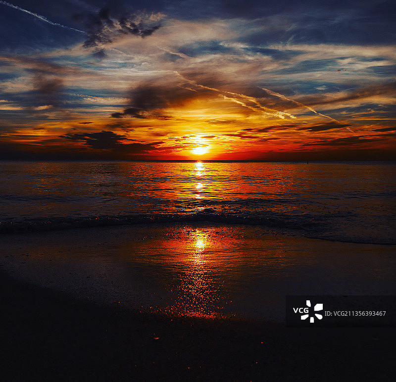 日落时分美国佛罗里达州的壮丽海景图片素材