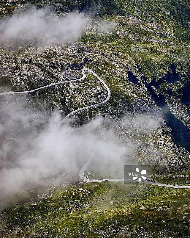 挪威盖朗厄尔山路的高角度视图图片素材