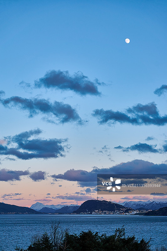 挪威吉斯克市日落海景图片素材