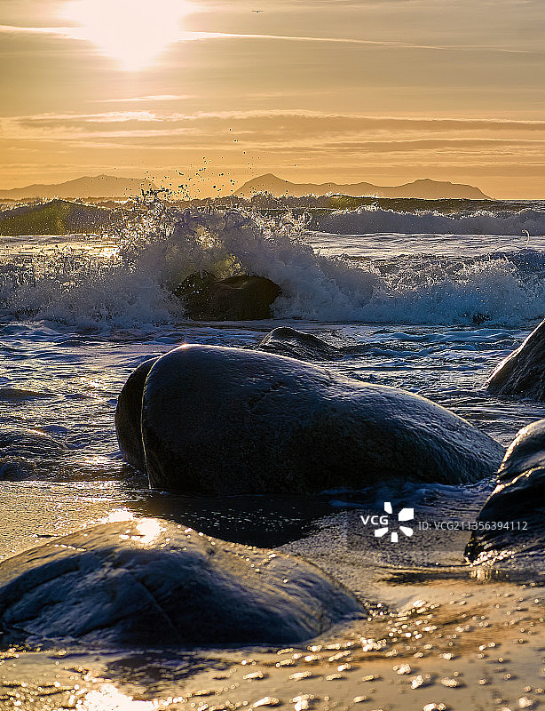 挪威奥尔内斯日落时分的海景图片素材