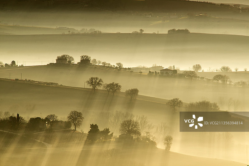 意大利菲洛特拉诺马尔凯日落时分的壮丽景色图片素材