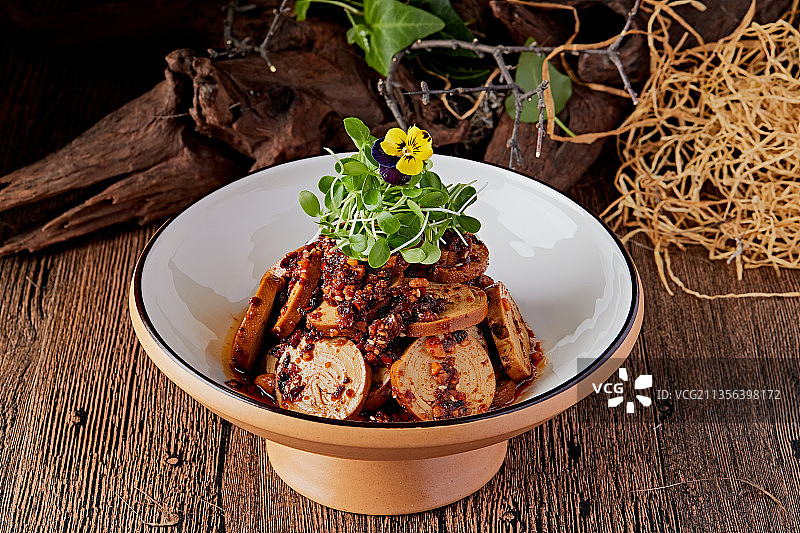 豆苗辣酱熏豆皮卷图片素材