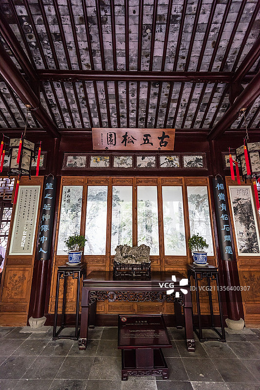 中国苏州狮子林的古五松园室内古建筑图片素材