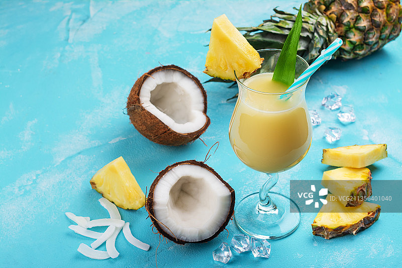 加勒比海椰林飘香鸡尾酒图片素材