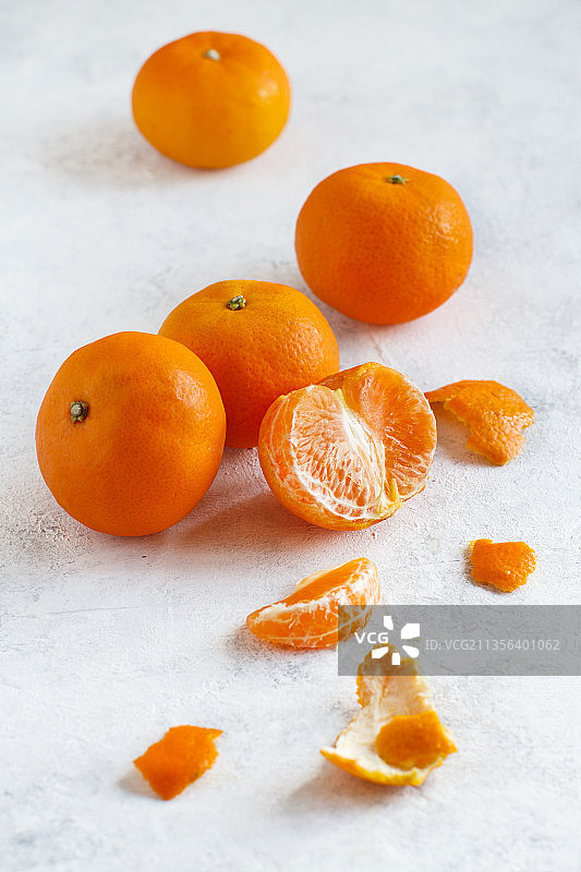 桌上橙色水果特写图片素材