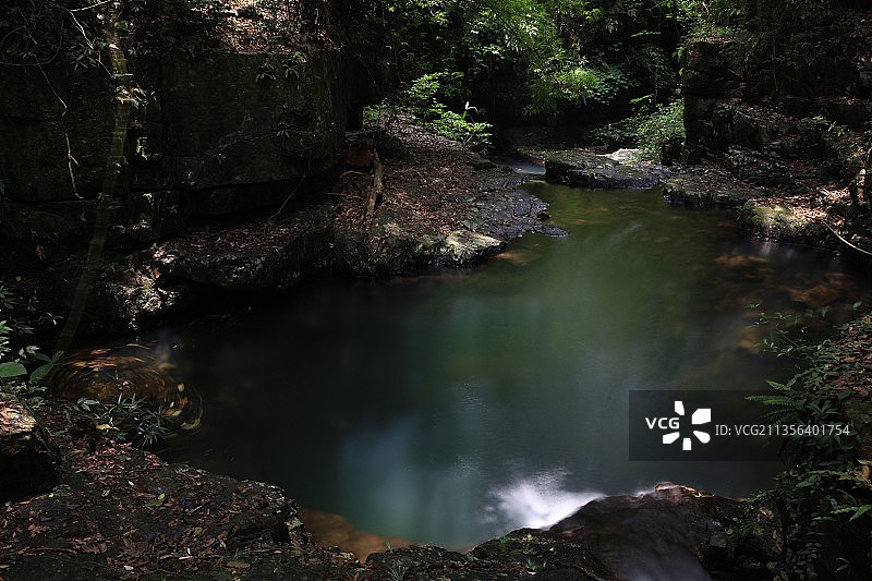 图片摄于广西壮族自治区横县九龙瀑布风景区。图片素材