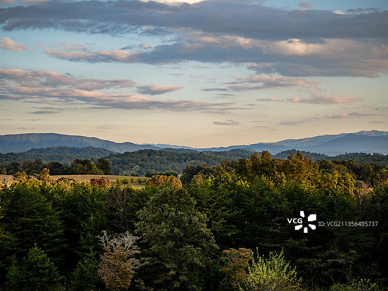 美国田纳西州加特林堡日落时分的壮丽景色图片素材
