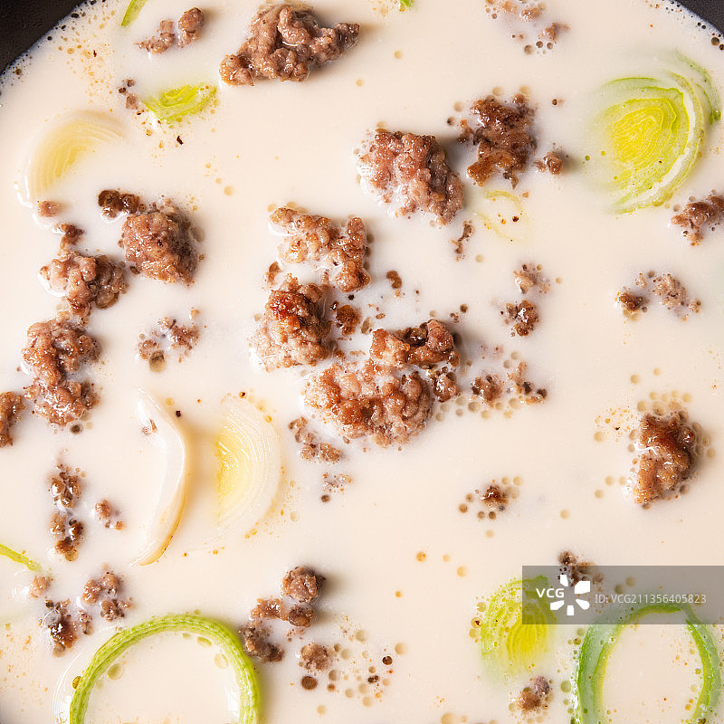 盘中食物的高角度视图图片素材