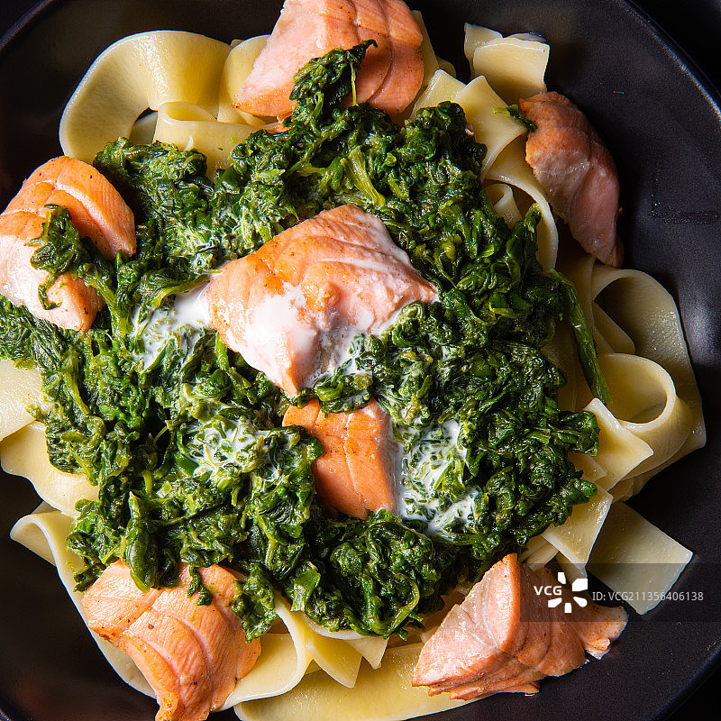 盘中食物的高角度视图图片素材