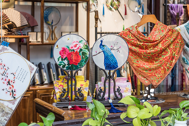 中国苏州的手工艺品苏扇折扇团扇图片素材