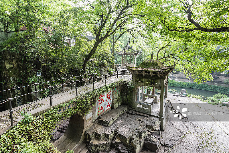 中国苏州虎丘山的虎丘剑池和二仙亭图片素材