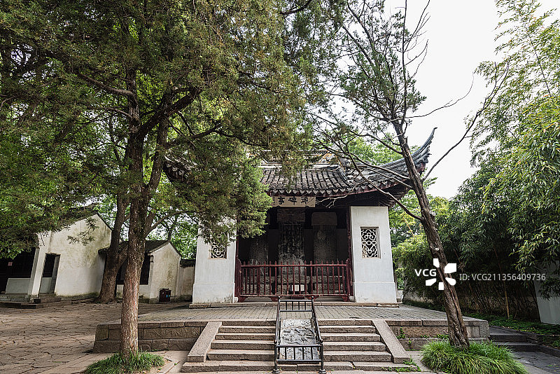 中国苏州虎丘山的御碑亭图片素材