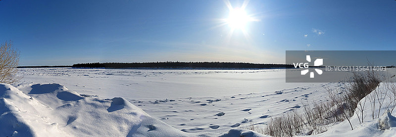 加拿大大西北地区马更些河雪景风光图片素材