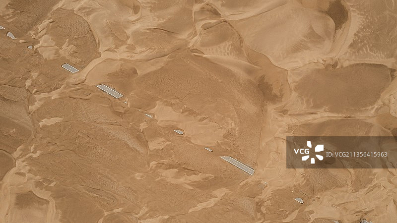 塔克拉玛干沙漠公路图片素材