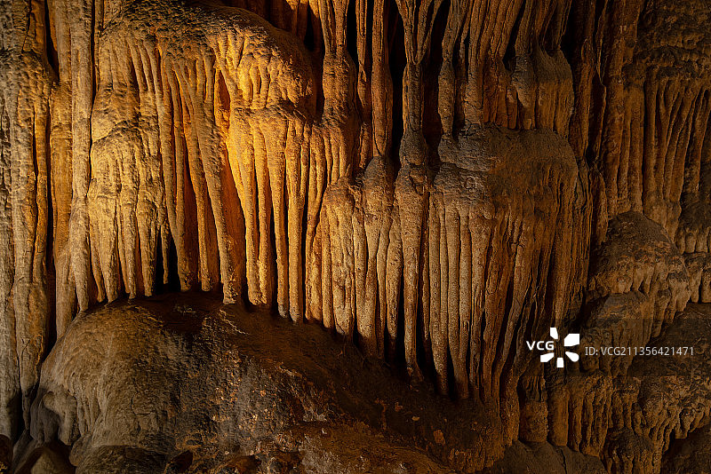 仰视角度拍摄的洞穴图片素材