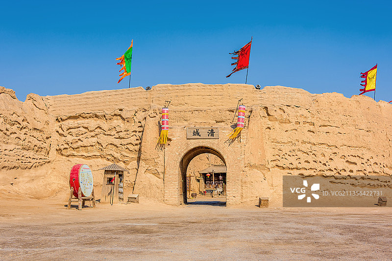 中国宁夏银川镇北堡西部影城清城城门图片素材