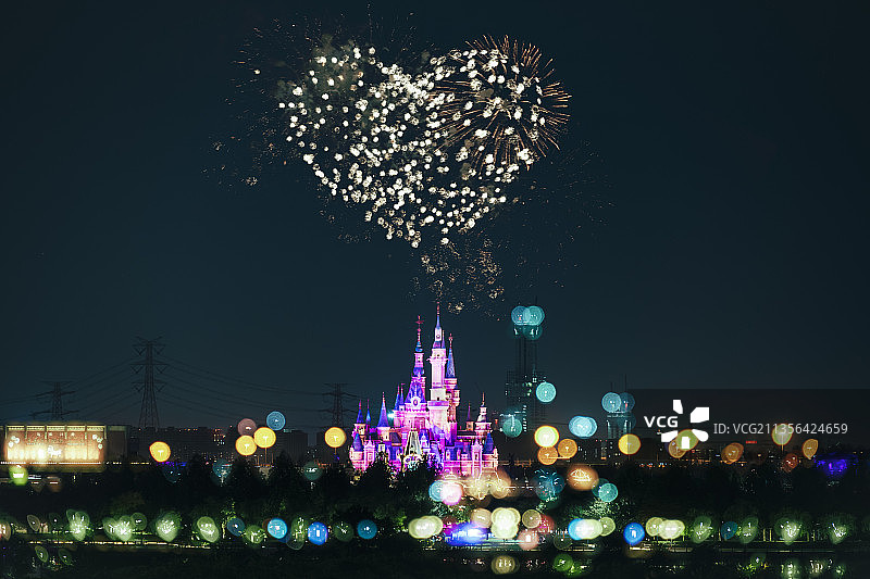 浪漫情人节七夕节爱心鸡心烟火烟花灯光秀夜景城堡图片素材