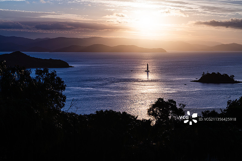 澳大利亚昆士兰州汉密尔顿岛日落海景图片素材